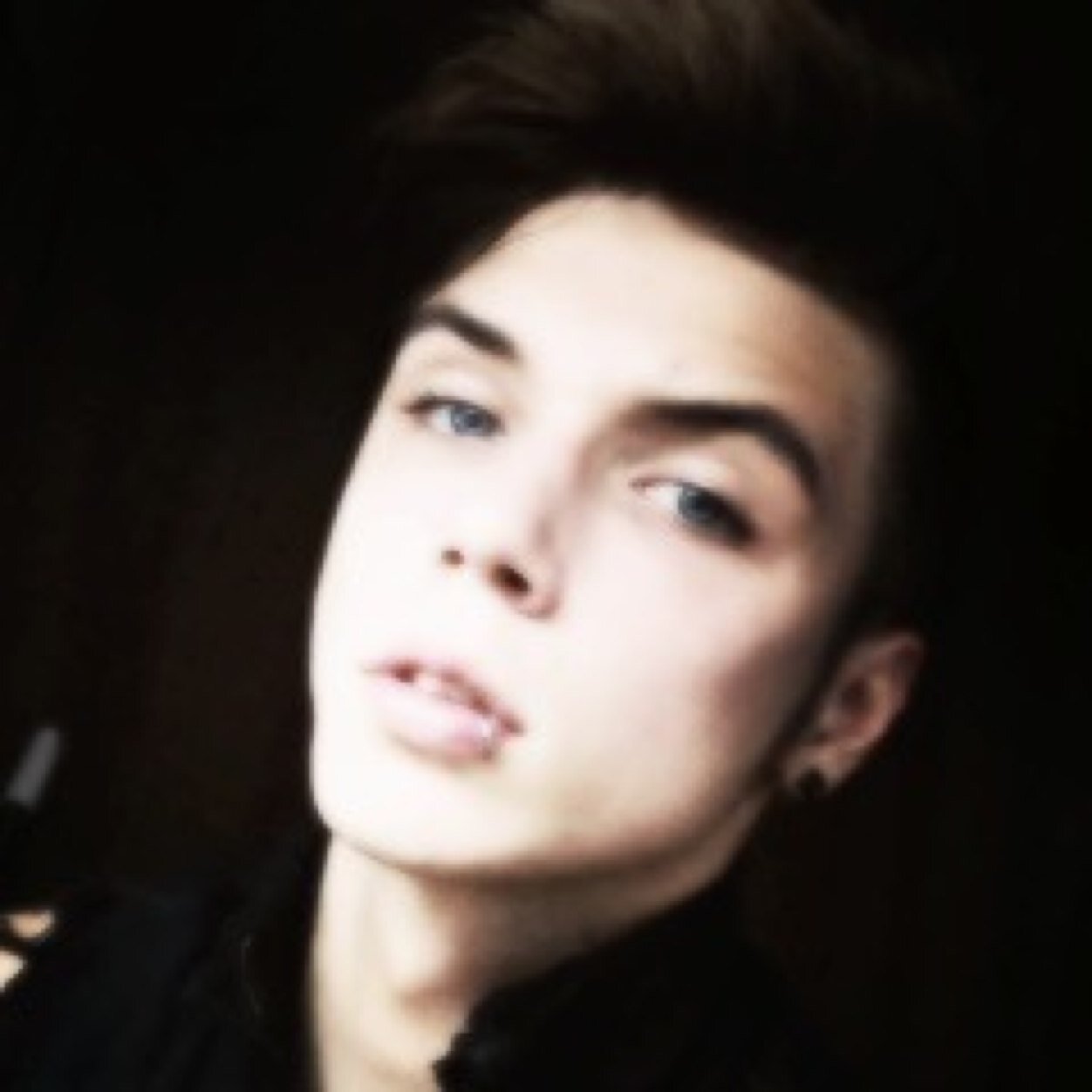 suckmytxrtle's profile picture. plesse go follow @duffeeh bc i just gave you a free follow :)