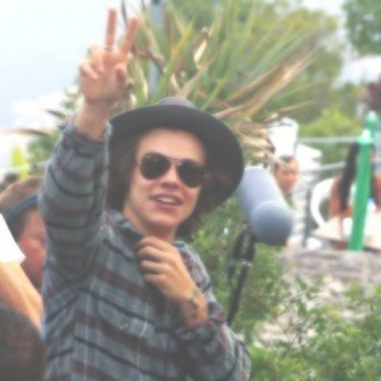 FREE FOLLOW... please follow @MAGNESIUMHARRY