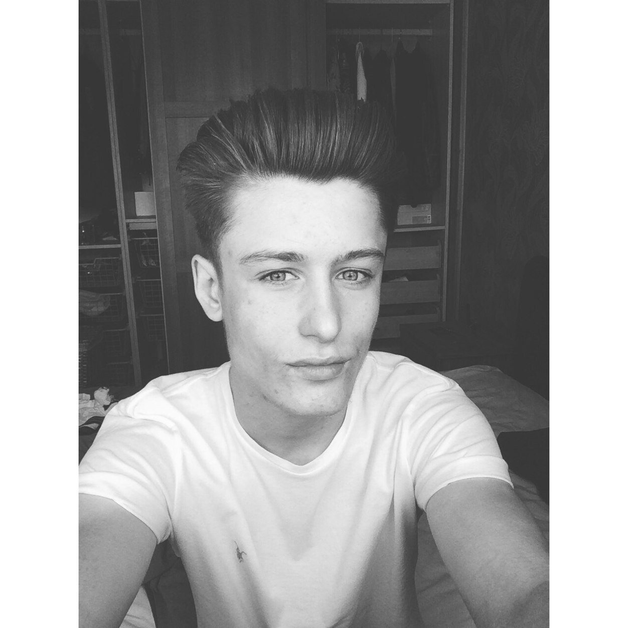 @chloeyhally