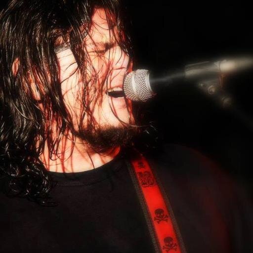 Diseñador Senior Homex/Freelance. Postproducción independiente. Vocalista y guitarrista en Rockndrive