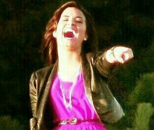 HEY! PLEASE DON'T FOLLOW THIS ACC IF YOU WANT YOU CAN FOLLOW MY MAIN ACC @loving_Dlovato
