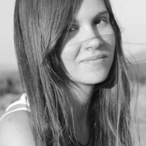Amante del Rock n Roll, teclista, batería e intento de cantante. Lucha por tus sueños, nadie lo va ha hacer por ti. Musicóloga y Musicoterapeuta.