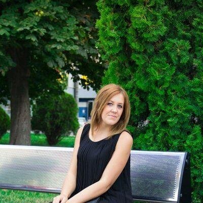Здрасти. Люблю общаться с людьми. Пытаюсь думать свободно. По жизни очень коммуникабельная.