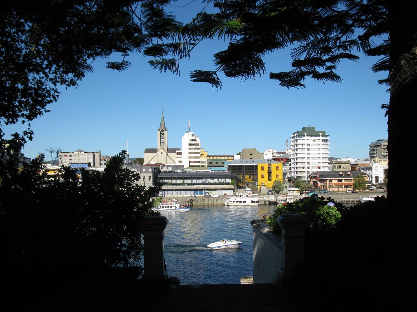somos una nueva empresa de turismo, minorista en la region de los rios y todo el sur de chile y argentina.