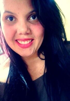 Chata quase insuportável,estressada  grossa falo no que  tenho pra  falar na cara  sincera carinhosa amiga  apaixonada ,amo cantar decida essa sou 3