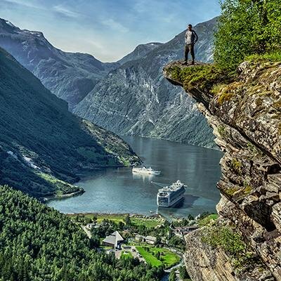 Norwegian photo- / cinematographer based in Oslo Norway. Specializes in ultra high resolution, motion controlled stock and custom timelapse photography.