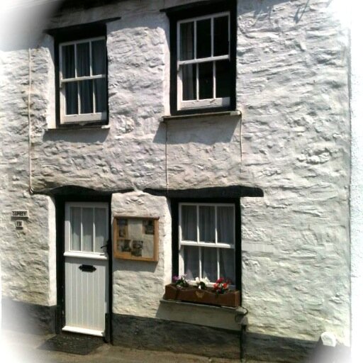 A Cornish fishermans cottage only 50 yards from the harbour, beach and shops. Please note that Osprey is a no smoking cottage but dogs are welcome.