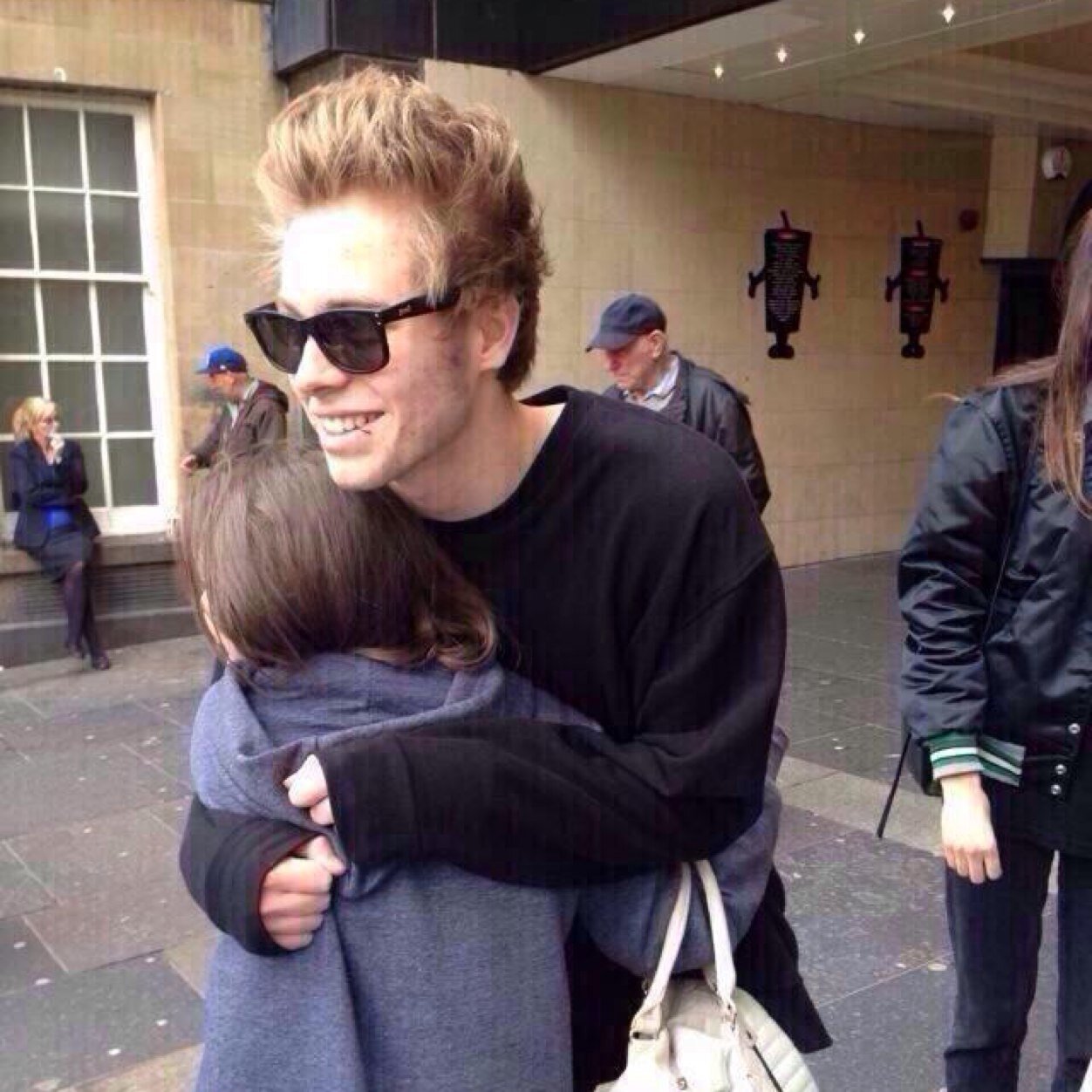 Heres a free follow bc why not, go follow my main @cobaincaIum if u want thank u xxx
