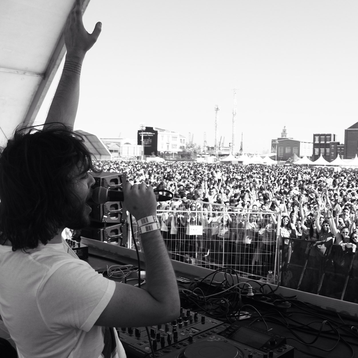 Music, art and people lover. I produce everything it's able to being produced