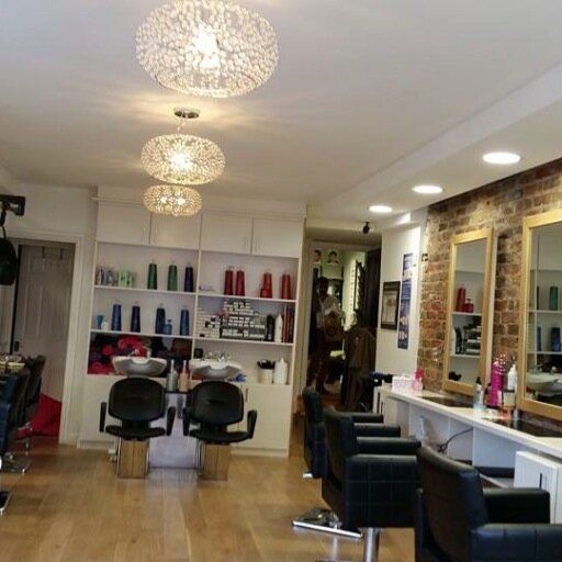 Georgina's Hair Salon established 1986. 
Boutique-style hairdressing salon offering a full hairdressing services to unisex customers in Richmond Borough.