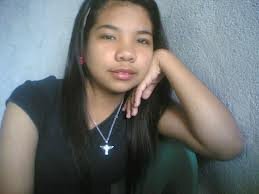 No dejes de sonreir aunque estes triste, porque puede que alguien se enamore de tu sonrisa..