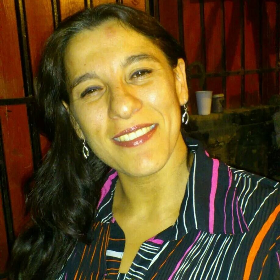 No me gusta la mentira,trató de vivir la vida lo más feliz que se pueda y agradecer a dios por cada día que me da en esta tierra...!!!!!