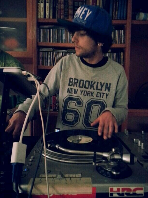 SergioGrcia28's profile picture. Solo entre la gente, valiente entre cobardes con la cabeza fria mientras el corazón arde. soldadura y caldereria