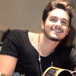 Recebi o melhor abraço do mundo dia 28/03/2013.Sempre com você @luansantana