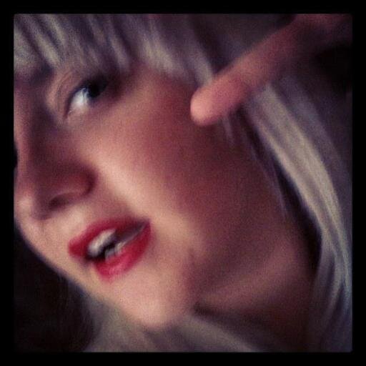 blondieloulou1's profile picture. Heeeelllllooooorrrr i'm lucy or lou or even Midget as im known to some aha i'm a fan of cody simpson so i suppose i could call myself an angel/simpsonizer :P