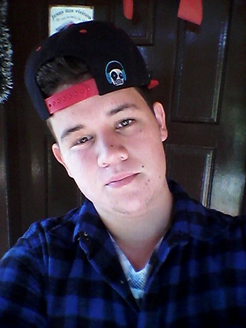Gremista e apaixonado por futebol.. :)