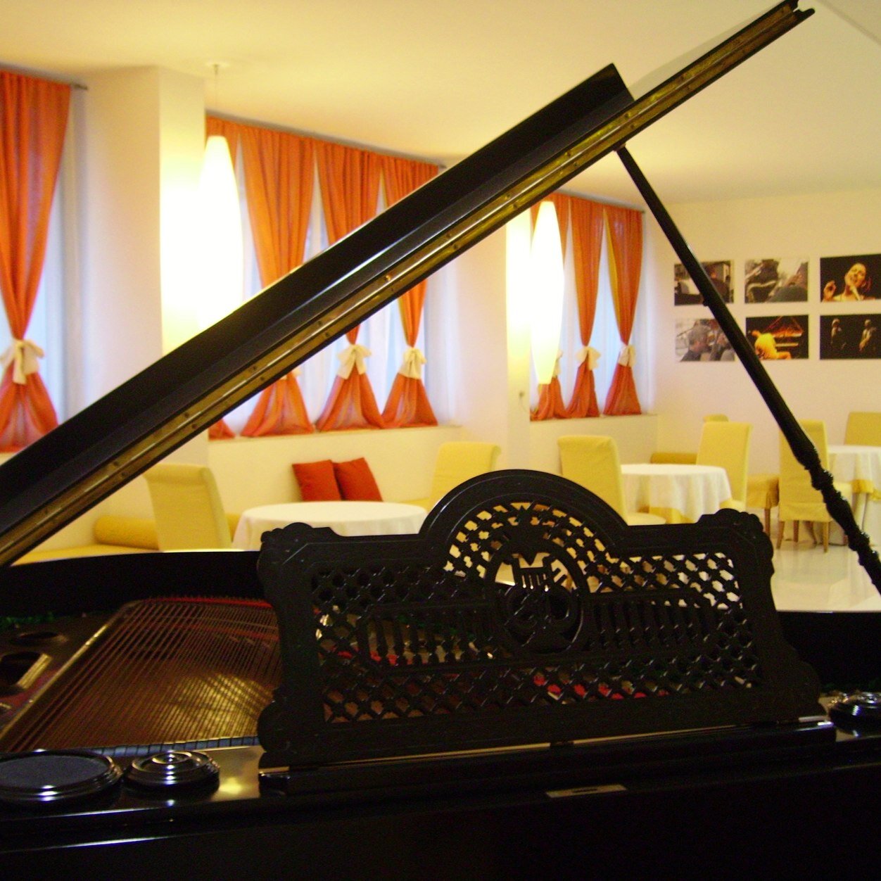 L’Hotel degli Haethey si trova ad Otranto, considerata la città più orientale d’Italia. Modernissimo jazz hotel 4 stelle, situato a pochi mt. dal mare.