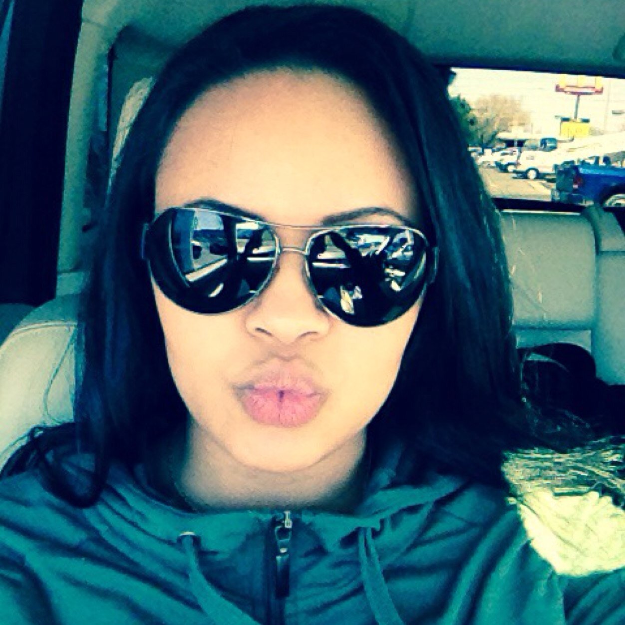 mom of two. Toronto Real Estate Salesperson. Healthy living & positive thinking!