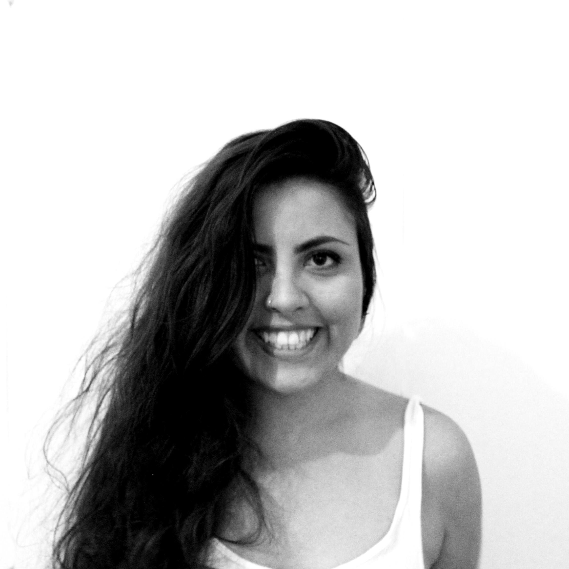 Reir, solo hay q  reir, disenar dibujar, fotografiar, ilustrar, oir buena musica