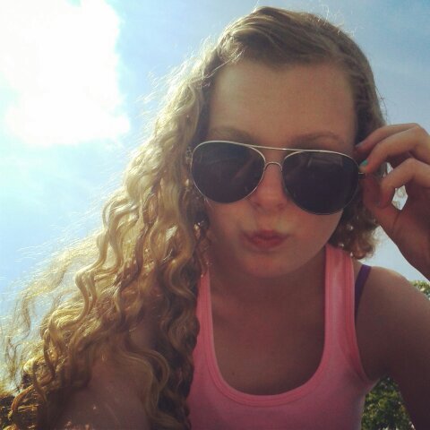 ✗'ßєтннн'♡ instagram; bethh_katiee