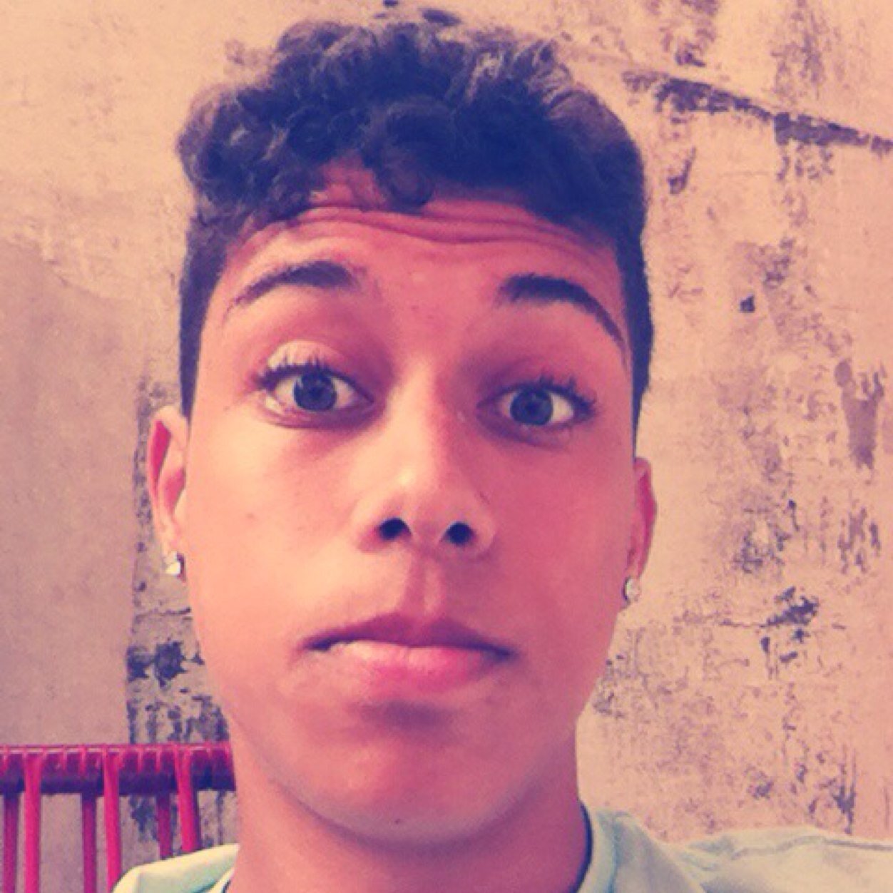 Gosto de surpreender quem me julga incapaz. ✌️