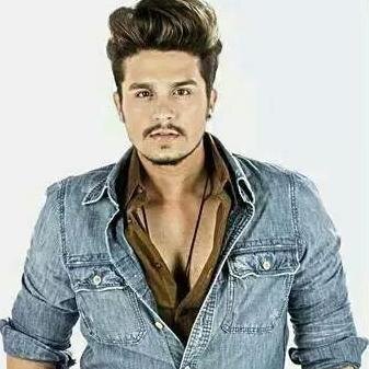 sou um meteoro de luz própia vim ao mundo pra alegrar a vida de muita gente @luansantana