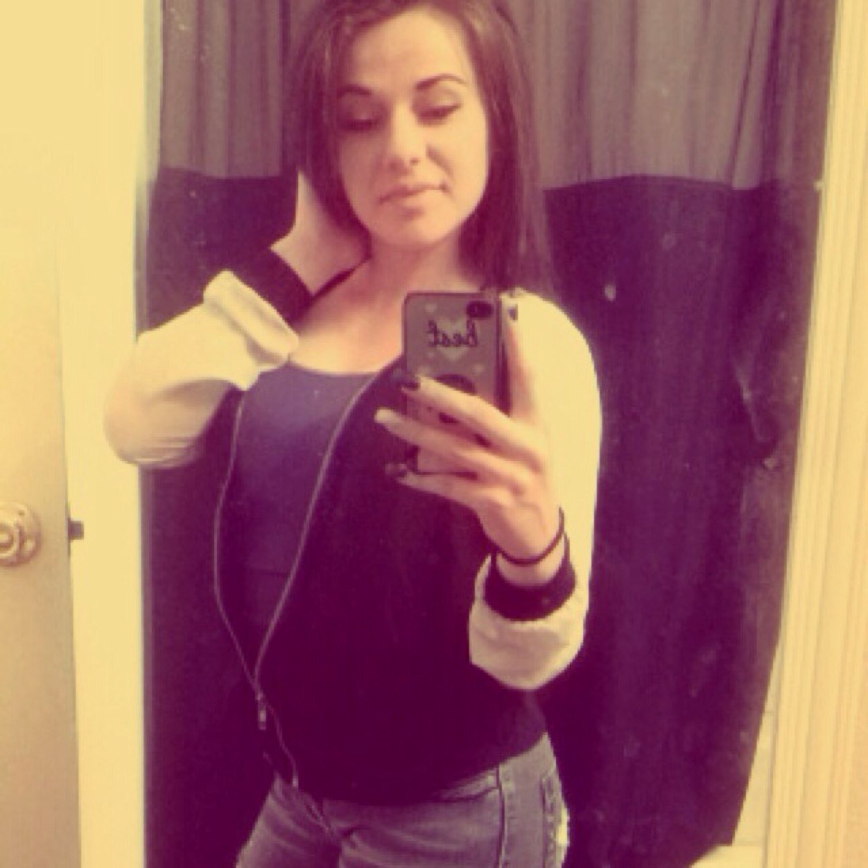 Emma 
Follow for a follow 
Snapchattoolocababe
KikTooLocaBabe
Instagram  shine_bright_beautiful13
Hut me up(: