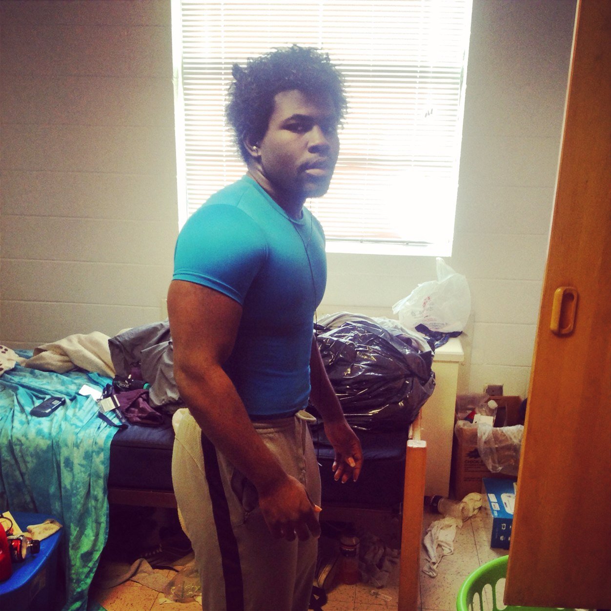 GOLDENKNIGHT_16's profile picture. My name cleveland I play football n baseball chasing my dreams #teamsingle #teamfuckyoteam im following my dream playing college ball just trying to make it