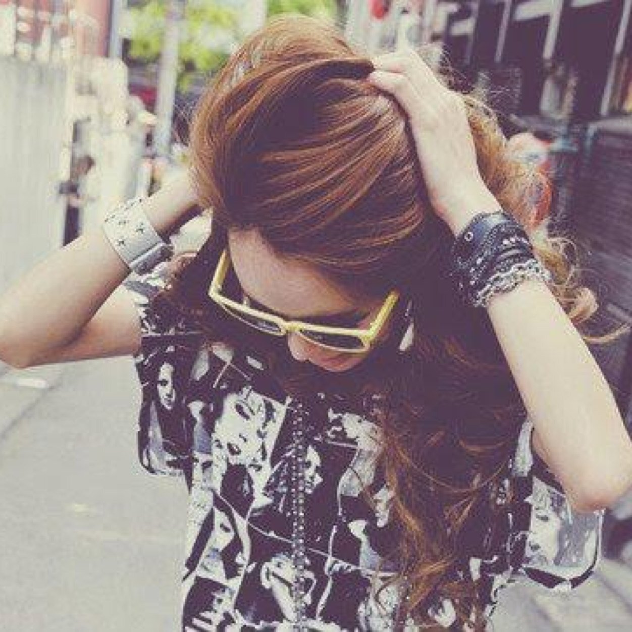 don't look back baby FOLLOW ME