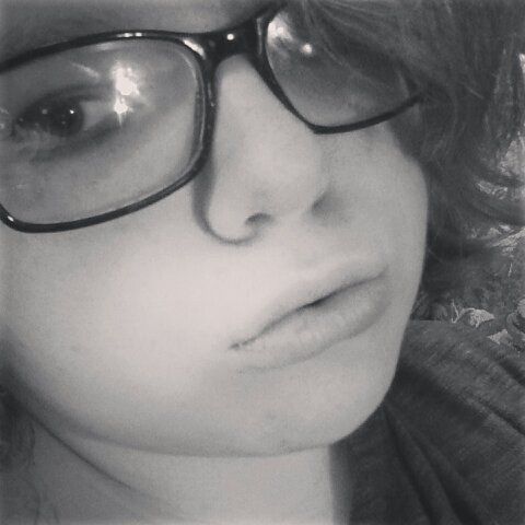 i love dogs.i love one direction and justin bieber.I also love to sing