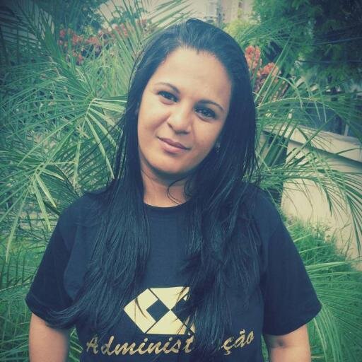 Sou uma pessoa cheia de defeitos, viver ansioso e ficar irritada algumas vezes, mas ser feliz é reconhecer que vale a pena viver, apesar de todos os desafios.