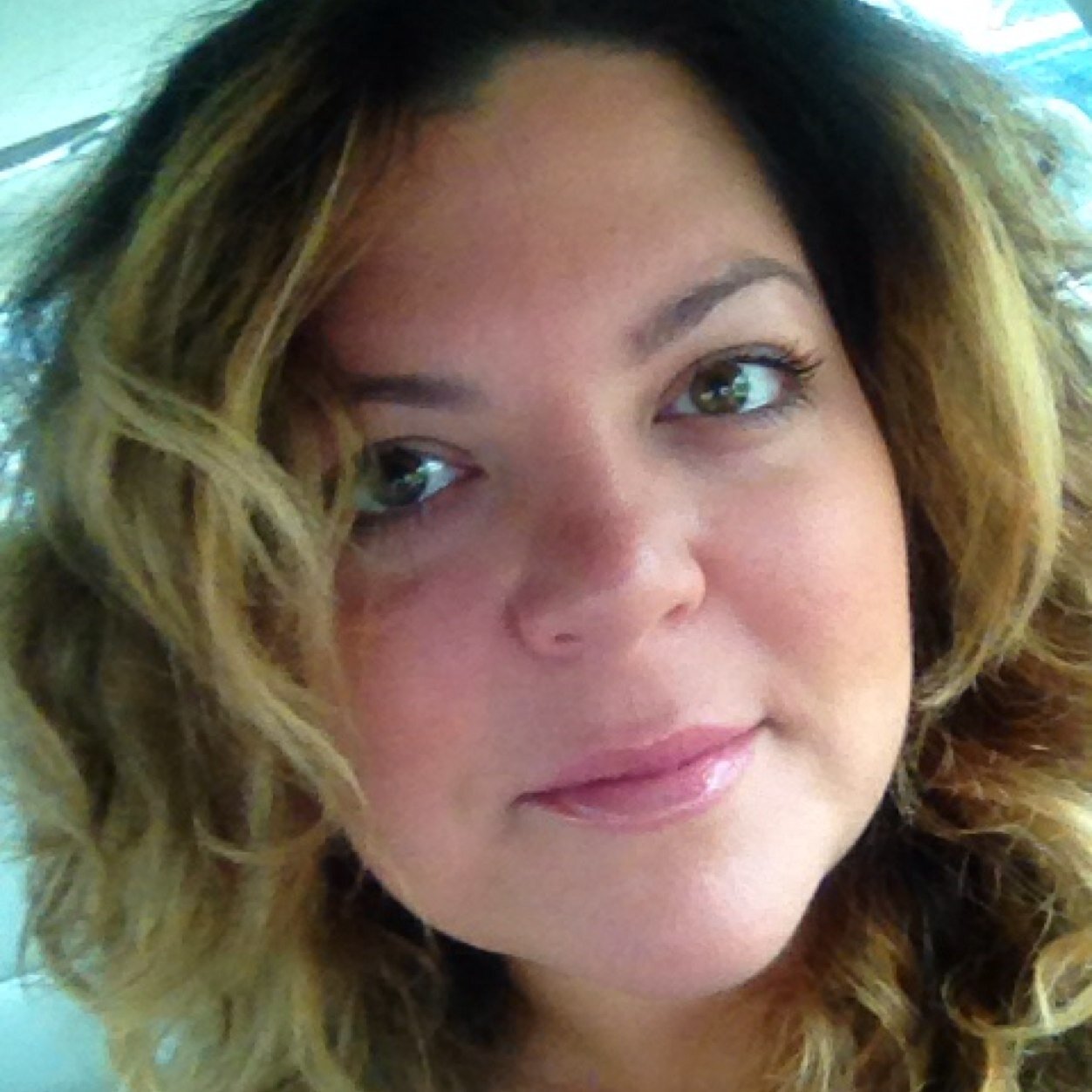 Hair/makeup, owner Alchemy of Hair #AOH, skin care obsessed as an Independent Consultant with Rodan + Fields