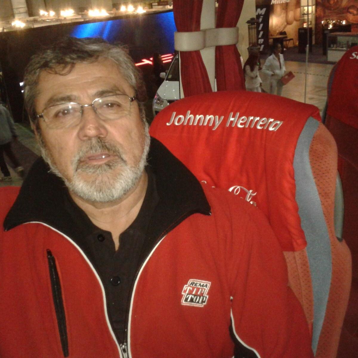 Persona Mido 1.73 Tengo 59 Años me gusta pasarlo bién, poder disfrutar los Años que me quedan, me gusta el Futbol, Tenis y Pescar, adoro a mi Familia.