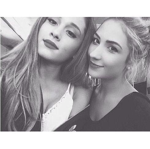 ARIANA follow me please :(