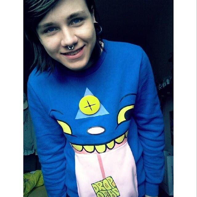 ●marvin ●15years old  ●green hair  ●1,79m  ●pierced  ●http://t.co/e1fD5NJKh9  ●http://t.co/BgqegWIBr1