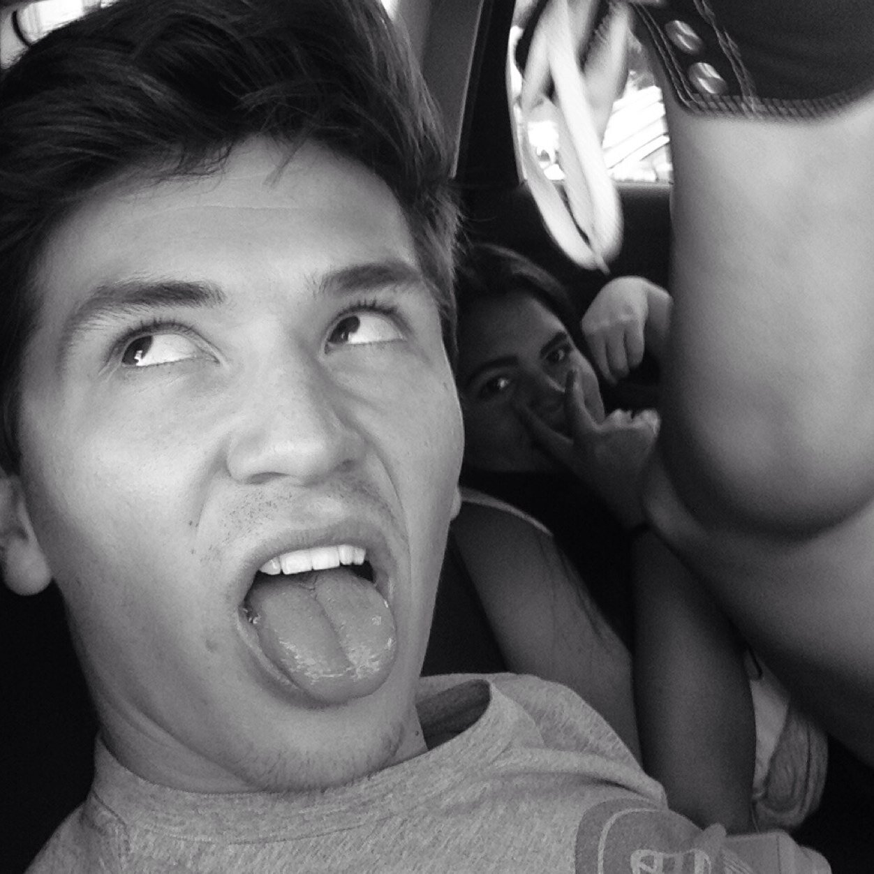 carolboringg's profile picture. my actual twitter is @eggrowll