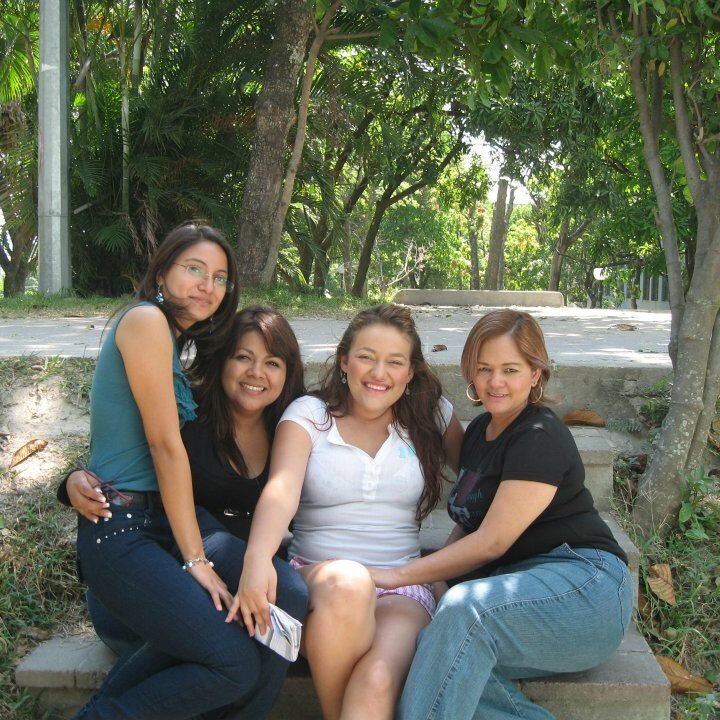 Nada más rico que un café y una buena charla en una tarde lluviosa.