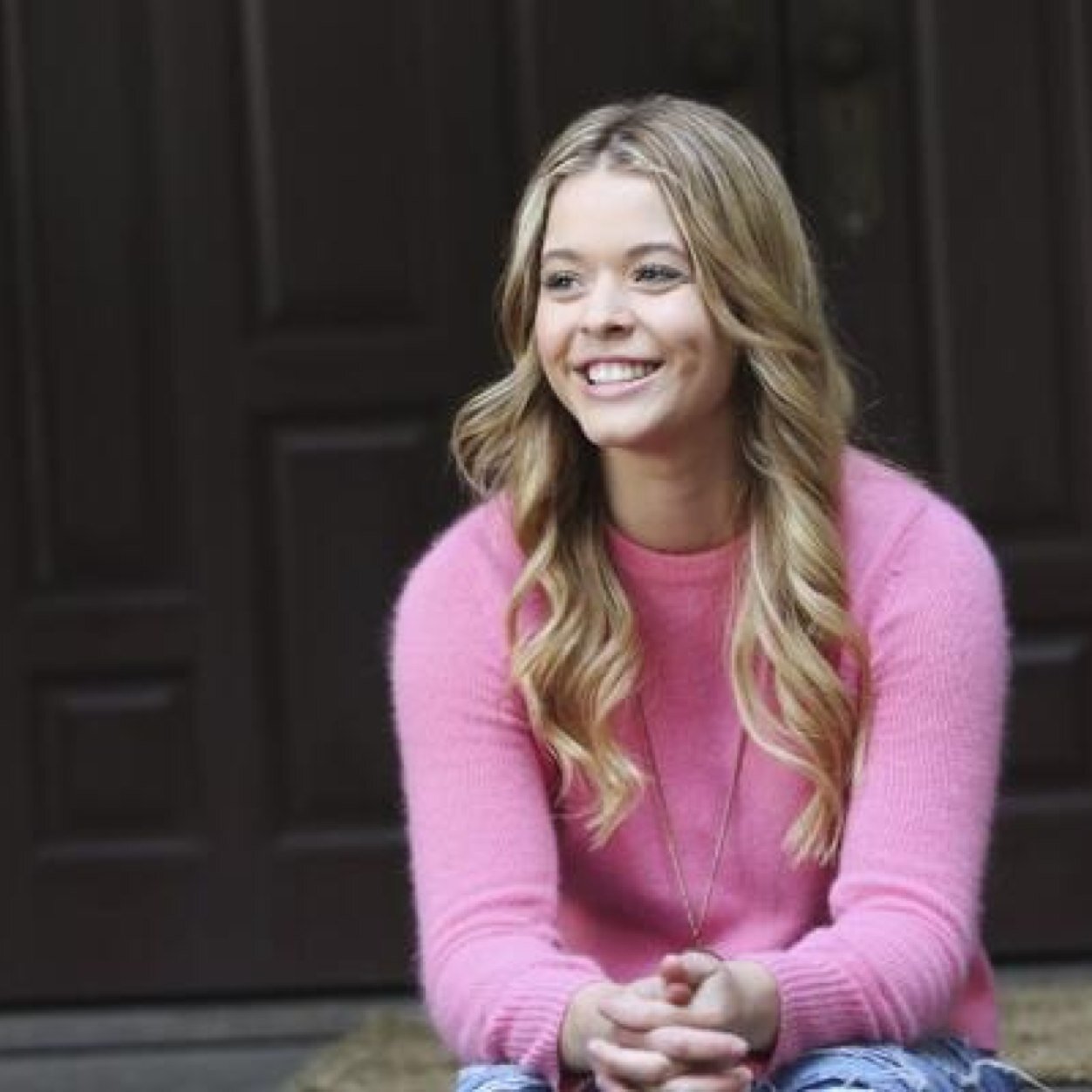 emisonnn1's profile picture. 