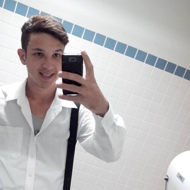 seja voce msm em qualquer momento,nao finja ser o que voce nao é pra agradar pessoas,