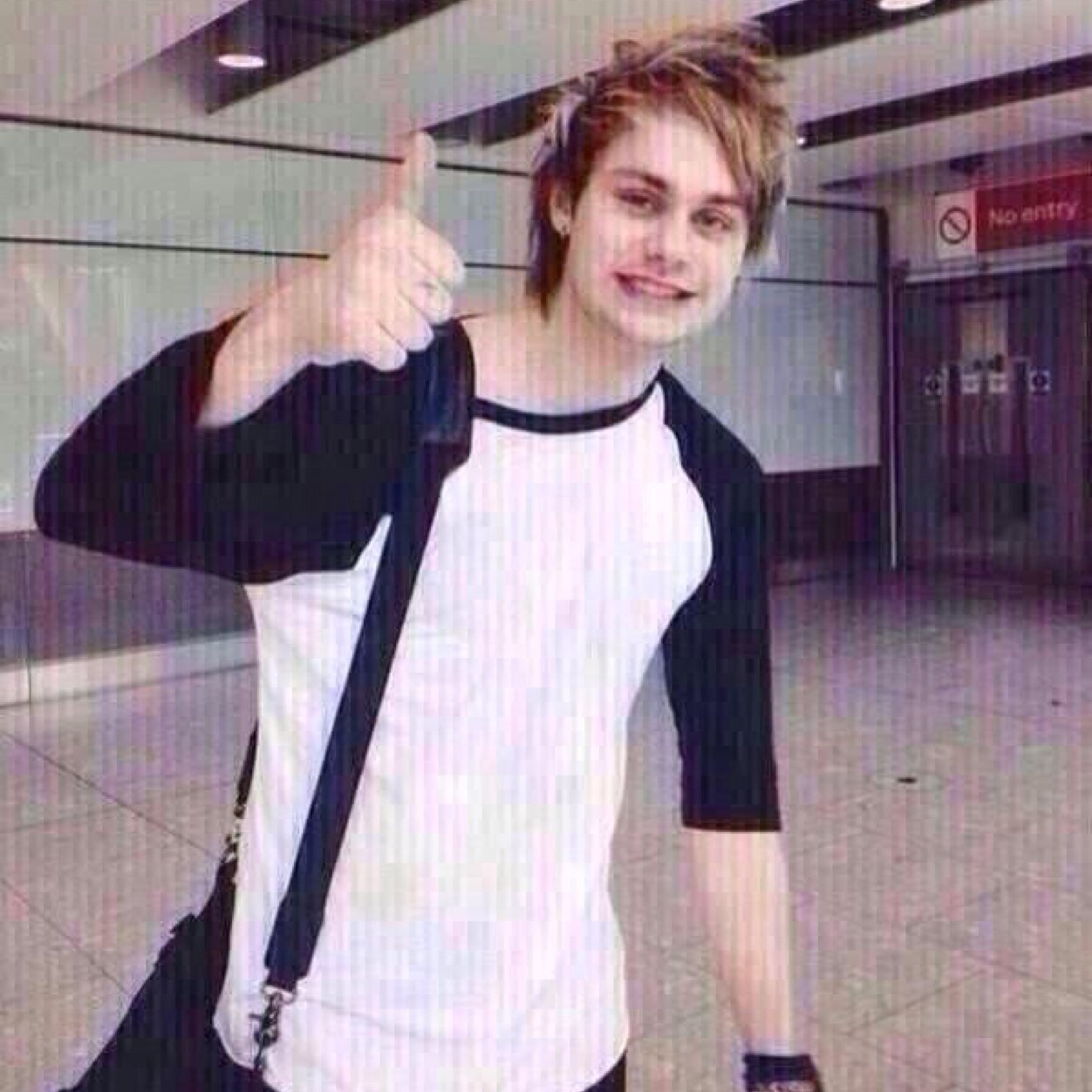 dont give up on your follows!!!!!! free follow from @moistinstereo