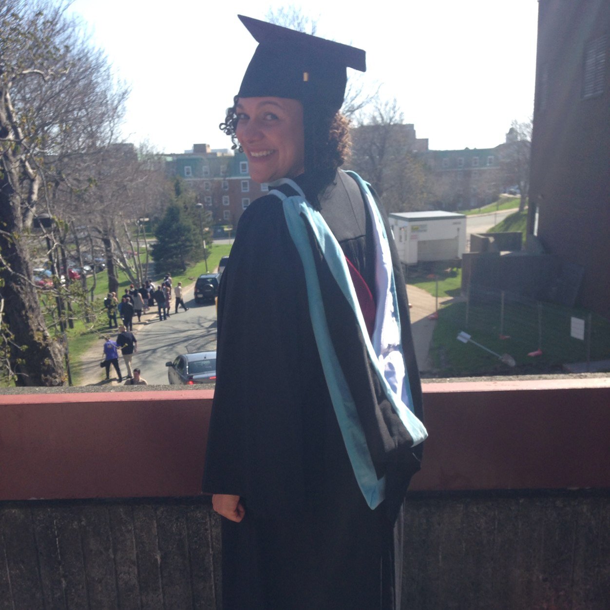 Optimist, student affairs professional at York U, curly hair enthusiast, tea drinker, and very proud mum to Serena & Adrian