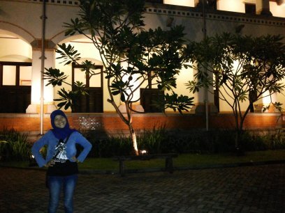 ambarratna's profile picture. Live While we're Young