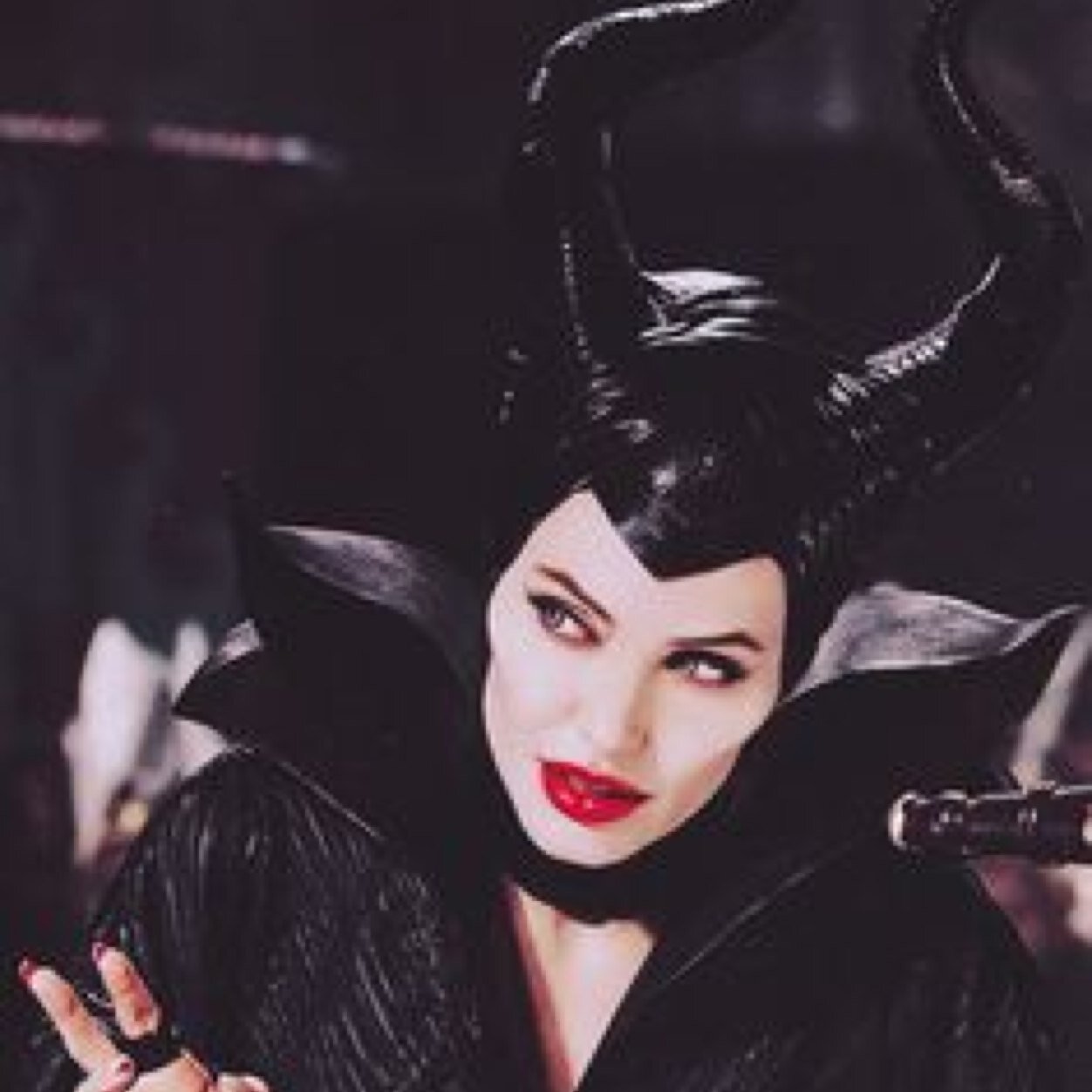 ~ RP ~ || La bruja más poderosa del bosque. Antigua hada despojada de sus alas || Oh, dear, what an awkward situation. || Maleficent.