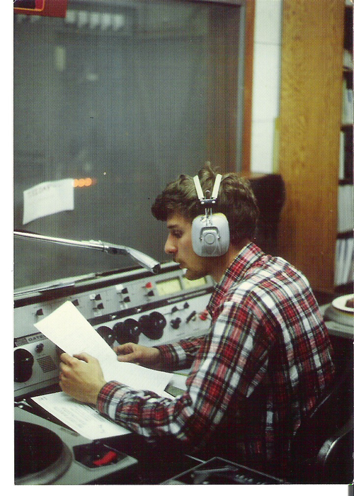 quantumbits's profile picture. Scientist  / singer.