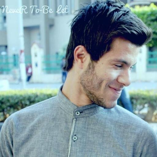 اسمي: مكتوب ..سني : بيتغير..عنواني : مصر .. دراستي : سنانك
 ڪبريآئيے فۉق مستۉآڪ┗┫http://t.co/JbGGvG2sYk
☺ ☺