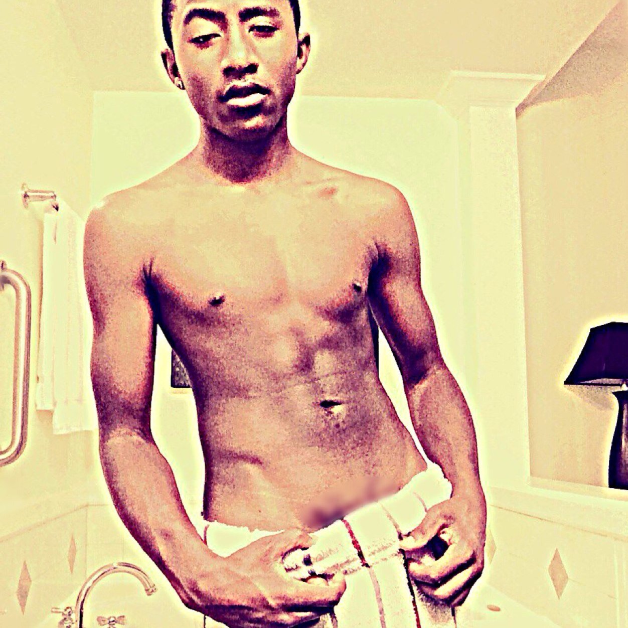 FOLLOW ME ON INSTAGRAM @iamkingreece, FOLLOW ME ON TUMBLR @thekingreece, click the link below!