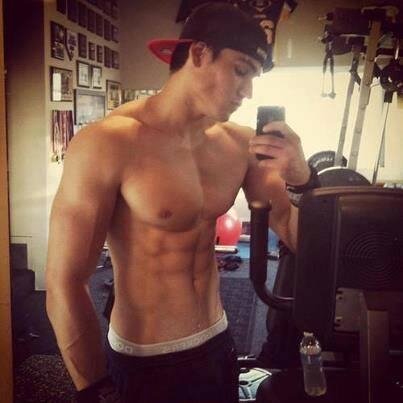 AbelMoscoso's profile picture. Panameño 26 años Estudiante de Derecho.