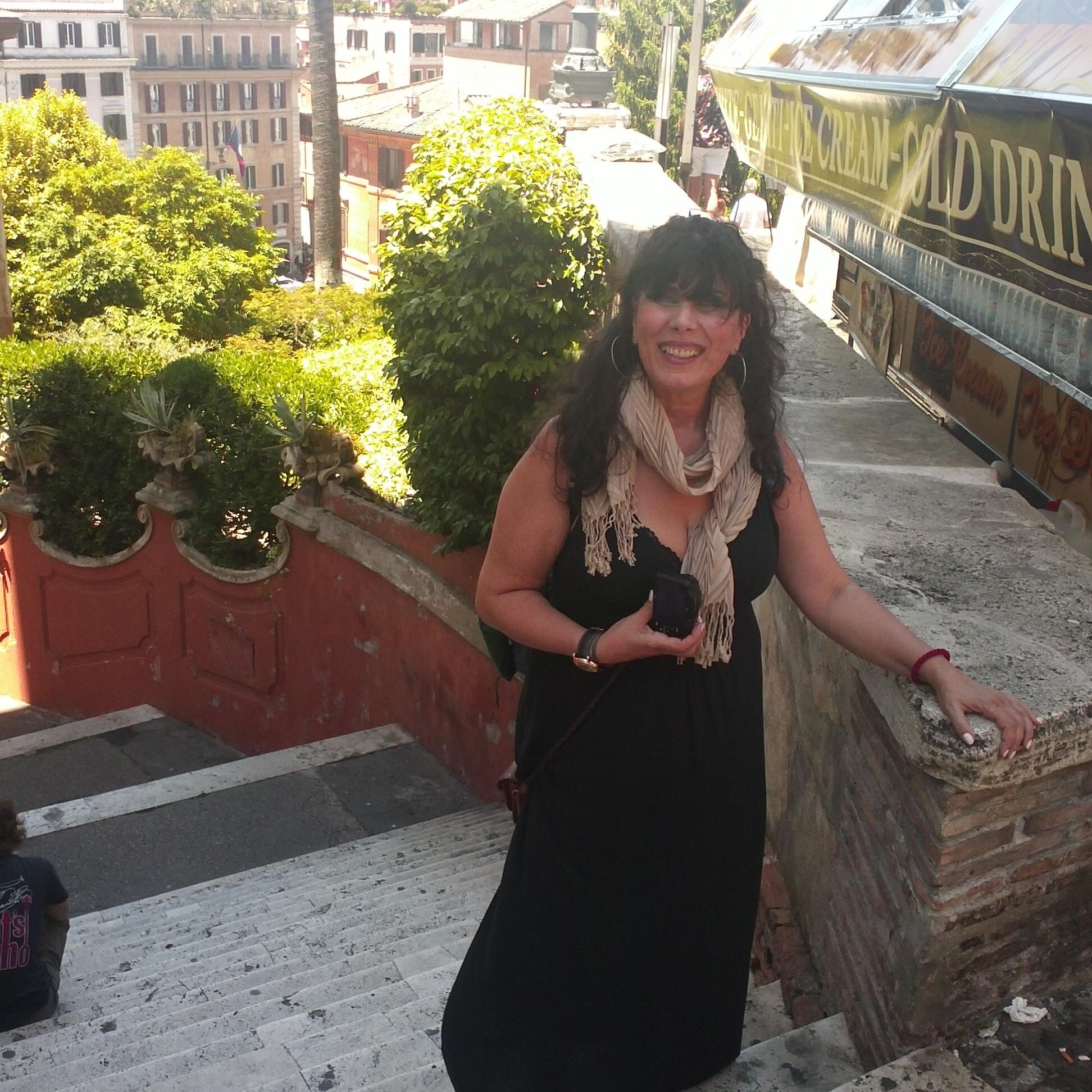 Engineer, lover of books and modern art, aid worker, advocate for healthy living