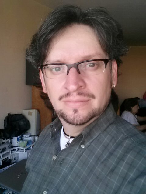 Debo confesar que nací a una edad muy temprana...
