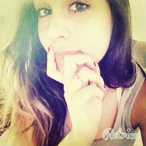 I love photograph , love dance .                                 Snap : vicassoni            Instagram : vickmoralles